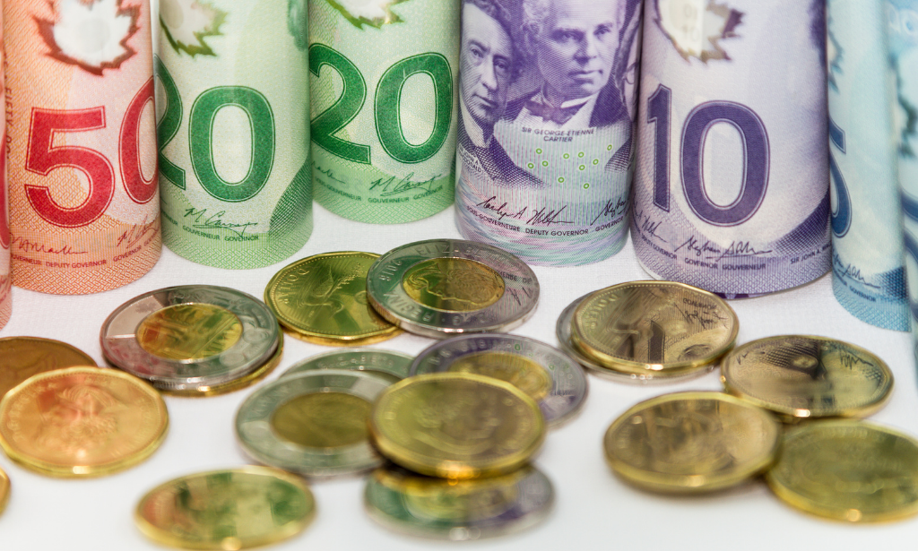 Loonie loses out as the US yield curve bear steepens